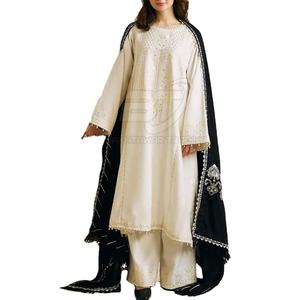 ชุดสตรีลายพิมพ์ชาติพันธุ์ ปี 2026 ชุดสตรี 3 ชิ้น แบบสั่งทำพิเศษ ลายดอกไม้ ชุดชาลวาร์ คามีซ พร้อมผ้าคลุมไหล่ - Product Image 1