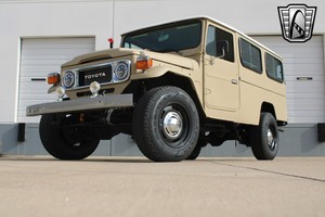 1982 Toy-Ota Land crui-Ser FJ45 troopy เหล้าองุ่น4.2L ดีเซลรถกระบะยาง R18เกียร์ธรรมดาพวงมาลัยซ้ายผ้าเบา - Product Image 2