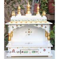 Autel peint artistique en bois mandir hindou blanc et doré avec dôme à tiroir pour le décor spirituel du culte sacré pour Diwali