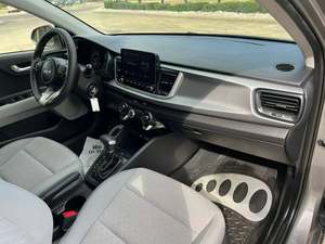 Kia Rio S, FWD 2023 propre d'occasion - Product Image 4