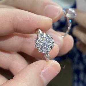 花束形ラウンドカットIgi認定ラボ成長ダイヤモンドリング女性1カラット婚約ダイヤモンド結婚指輪 - Product Image 5