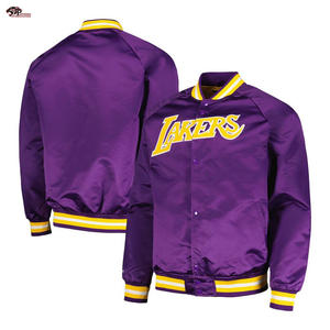 แจ็คเก็ตบอมเบอร์ผ้าซาตินสีดำสำหรับผู้ชายมีโลโก้ปักลายสำหรับทีมในฤดูหนาว - Product Image 4