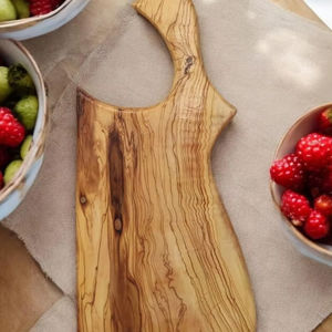 Planche à découper rectangulaire en bois d'acacia avec poignée - Product Image 1