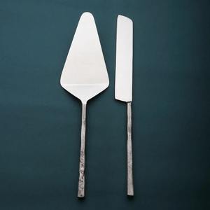 Serveur à gâteaux multifonctionnel avec poignée antidérapante conçu pour faciliter la prise tout en servant des tartes à gâteaux - Product Image 5