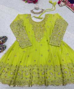 Conjunto Casual de Kurti de Chifón, Seda y Algodón con Estampado Tradicional en Bloques y Detalles de Botones para Comodidad Diaria - Product Image 3