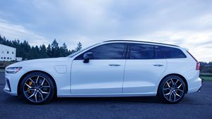 2022 V-60 Re-charge T8 Pole-<b>star</b> Engineered Extended Range Low Mileage Automatic Transmission Panoramic Sunroof Ready to Ship - Product Image 4