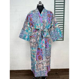Kimono long réversible Kantha Pur pour femme, veste vert pastel, motif singe, en coton, paréo de plage - Product Image 1