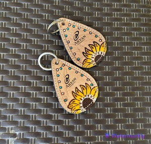 Llaveros de cuero tallados a mano, llaveros de cuero con forma exótica bonita, accesorios de cuero, llaveros bonitos para unisex - Product Image 1