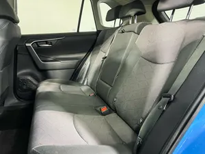 Toyota RAV4 Turbo Automática 2020 con Asientos de Cuero, Neumáticos R18, Portaequipajes de Aluminio, Volante a la Izquierda y Techo Panorámico - Product Image 3