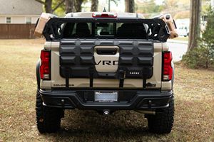 Colorado ZR2 Bison 4x4 2024, Diferenciales Delanteros y Traseros Bloqueables, Modificaciones Todoterreno, Color Metalizado Arena - Product Image 3
