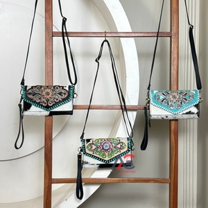 Sac à main mini bandoulière et pochette 2025 grande capacité en cuir de vachette floral brodé – Accessoire élégant et tendance - Product Image 1