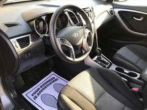 ฮุนได เอลันตร้า จีที รุ่นฐาน ปี 2017 เกียร์อัตโนมัติ พวงมาลัยซ้าย เบาะผ้า ภายในสีเข้ม พร้อมหลังคาซันรูฟแบบพาโนรามา - Product Image 3