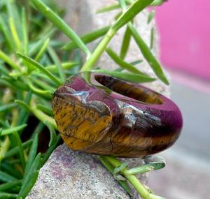 Anneau de pierres précieuses oeil de tigre en forme de coeur de conception unique sculpté à la main anneau de pierres précieuses naturelles cadeau spécial pour lui ou elle - Product Image 2