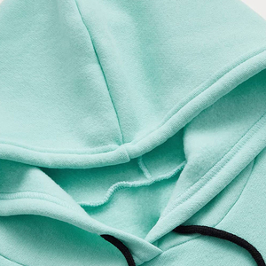 ชุดฮู้ดดี้และกางเกงขาสั้นสำหรับผู้หญิง ฤดูหนาว ปี 2025 จากปากีสถาน ผ้าฝ้าย 100% มีฮู้ด โลโก้ด้านหน้า ระบายอากาศได้ดี ป้องกันขนร่วง แต่งพู่เก๋ไก๋ - Product Image 3