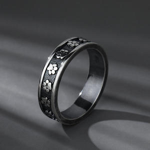 ของขวัญแหวนเงินแท้ลายดอกไม้ Jeulia Paw Print สำหรับคนรักสัตว์เลี้ยง - Product Image 6