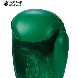 Gants de boxe de haute qualité avec logo personnalisé Matériau léger en cuir PU disponible dans toutes les tailles et couleurs - Product Image 3
