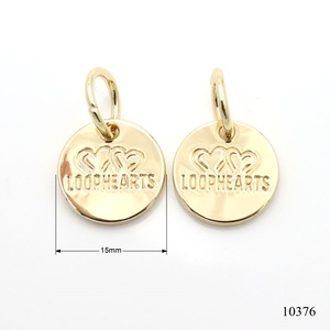 Etiqueta Circular Metálica Pequeña Personalizada con Logotipo, 15 mm, Recubrimiento Dorado, Aleación de Zinc, Colgante Redondo para Bolso, Llavero - Product Image 2