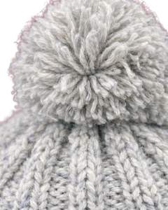 Gorro de Invierno Personalizado de Punto Gris con Estampado, Pompón, Puño Acanalado, Mezcla de Lana Acrílica Cálida, Fabricante Mayorista Personalizado - Product Image 4