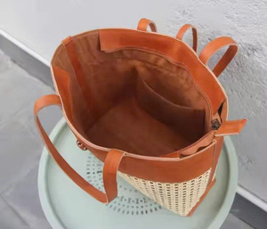 Nhat Minh Vietnam Bolso de mano de bambú y ratán hecho a mano Bolso de oficina de cuero de moda bohemio para mujer Estilo de verano - Product Image 3