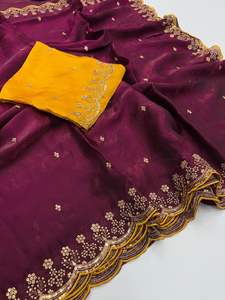 ผ้าซิ่นซาตินไหมดีไซเนอร์แบรนด์เฟนดี้ พร้อมงานปักเลื่อมและเสื้อคลุมตัดสีสำหรับผู้หญิง เสื้อผ้าอินเดีย - Product Image 2