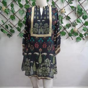 Tunique longue Kurti imprimée numérique élégante à la mode indienne pour femmes, parfaite pour les mariages de fête, personnalisée en Inde - Product Image 1