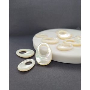 Weiße Perlmuttperlen in Agogo-Form als lose Perlen - Product Image 2