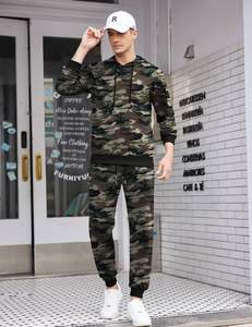 Chándal de poliéster duradero para hombre con forro interior suave perfecto para entrenamiento deportivo al aire libre y moda casual - Product Image 4