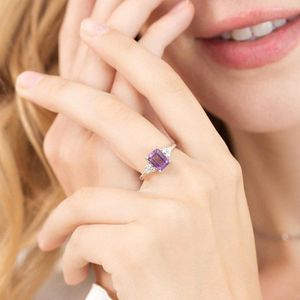 Anillo de compromiso de plata de ley 925 con gema púrpura de lavanda y amatista talla esmeralda para mujer, piedra de nacimiento de febrero, Panache - Product Image 3