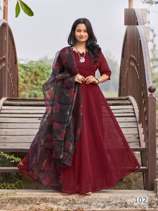 Vestido Kurti Tradicional Indio de Georgette con Estampado Digital y Dupatta para Mujer - Product Image 3