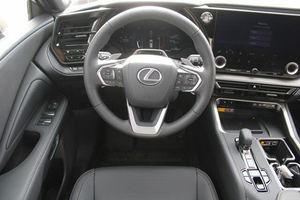 Offre exceptionnelle : Lexus TX 350 Premium AWD d'occasion 2024 - Product Image 2