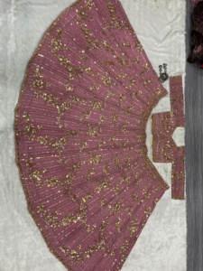 Hermosa ropa de fiesta Lehenga con bordado de hilo pesado, Dori y trabajo de lentejuelas pesadas - Product Image 4