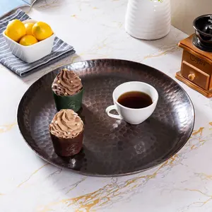 Bandeja de Metal Hecha a Mano de Tendencia para Diseñadores de Interiores, Bandeja de Metal Hecha a Mano para Decoración de Sala de Estar por Zahid Export en Mayorista - Product Image 1