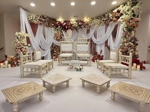 Chaise de Mandap en Bois de Designer à Prix de Gros – Nouveau Design, Chaises de Mandap à Assise Basse pour Mariage, Chaises Blanches et Dorées USA - Product Image 4