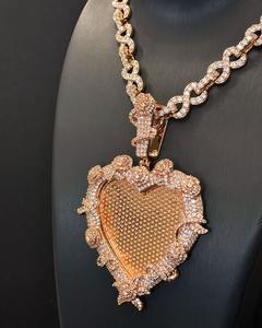 Pendentif personnalisé en argent S925 plaqué or massif avec motif de rose 3D, testé au diamant 100% positif, moissanite VVS, glacé - Product Image 1