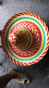 Chapeau de paille naturel pliable et réglable à large bord, avec ruban et motif à carreaux, léger et respirant, idéal pour la protection solaire estivale - Product Image 6