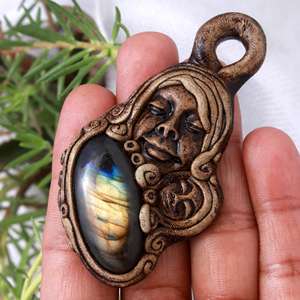 Colgantes de arcilla hindúes clásicos con cabujones de piedras preciosas - Product Image 6