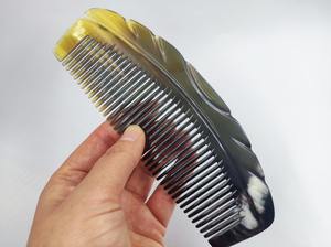 Peine de cuerno de buey de búfalo pulido ecológico hecho a mano estilo náutico antiestático clásico de la Edad Media - Product Image 3