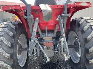 2020 Massey Ferguson 1735M Tractor diésel Potente motor para agricultura - Product Image 4