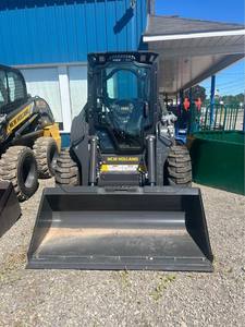 Chargeuse compacte sur chenilles New Holland L320 d'occasion, chargeuse-pelleteuse, moteur FPT, pompe KYB, moment de charge élevé, à vendre - Product Image 4