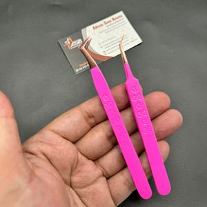 Pinzas para extensión de pestañas de acero inoxidable con logotipo personalizado de color rosa fuerte, volumen clásico, punta de fibra puntiaguda, accesorio sostenible - Product Image 2