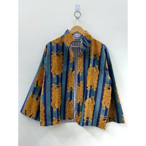 Veste Bohème d'Automne en Satin Velours Imprimé à Rayures Tigre, Couleurs Safran, Teal et Cobalt, Légère et Réversible avec Détails Matelassés - Product Image 4