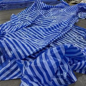 Bâche en PE professionnelle rayée bleue et blanche, haute durabilité, usage intensif, grande capacité, options de couleur et de taille personnalisables - Product Image 3