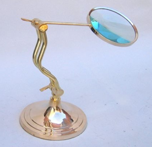 Loupe pliable noire avec support intégré, compacte et portable pour un rangement et une utilisation faciles Disponible au tarif de gros - Product Image 3