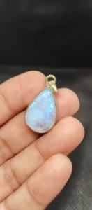 Colgante de luna con bisel de piedra lunar arcoíris, joyería chapada en oro de latón, collar moderno, regalo para el Día de la Madre - Product Image 6