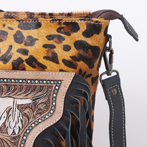 Sac à bandoulière en cuir suédé Boho fait à la main Sky Aztec Floral Design avec fermeture à glissière arrière dissimulée - Product Image 3