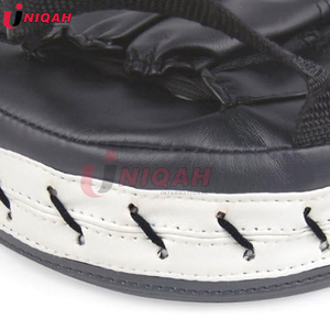 Almohadillas de boxeo profesionales de alta calidad Logotipo personalizado Entrenador de perforación de enfoque Nuevo estilo Entrenamiento ajustable MMA Hecho de cuero duradero - Product Image 4