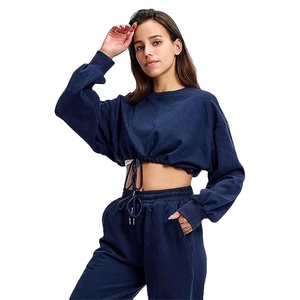 Sweat court rouge vin et survêtement jogger ensemble 2 pièces femmes co-ord tenue de salon à manches longues avec pantalon - Product Image 2