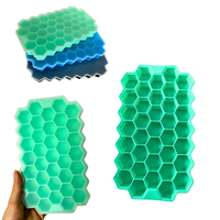 Bacs à glaçons en silicone en forme de nid d'abeille à 37 trous avec couvercle Bac à glaçons en silicone multicolore