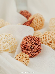 Boules décoratives en osier de rotin Ornements de Noël pour une utilisation intérieure/extérieure Faits à la main et respectueux de l'environnement - Product Image 5