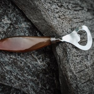 Abrebotellas de cuerno de búfalo natural hecho a mano diseño tallado para fiesta de Navidad Bar Hotel o restaurante USO DE HWC - Product Image 5